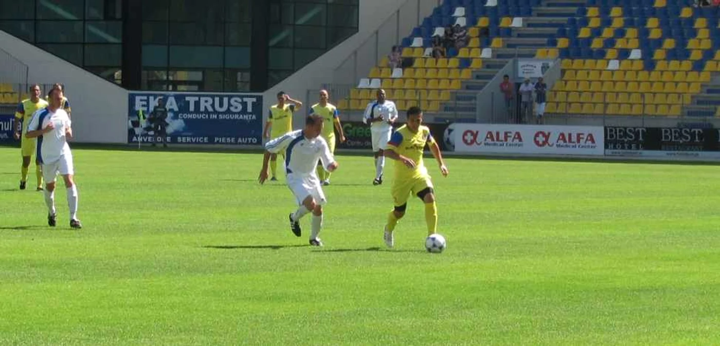 Românii (în galben) au dominat competiţia Foto: Alex Călinoiu
