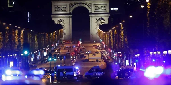 Incident armat pe Champes Elysses FOTO EPA