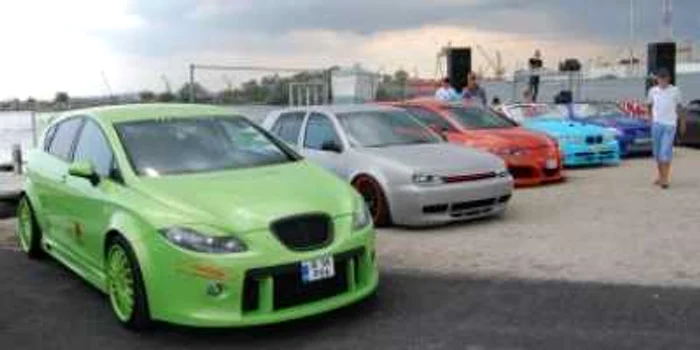 Constanta: Litoral 2009/Sute de cai...putere au invadat Mangalia