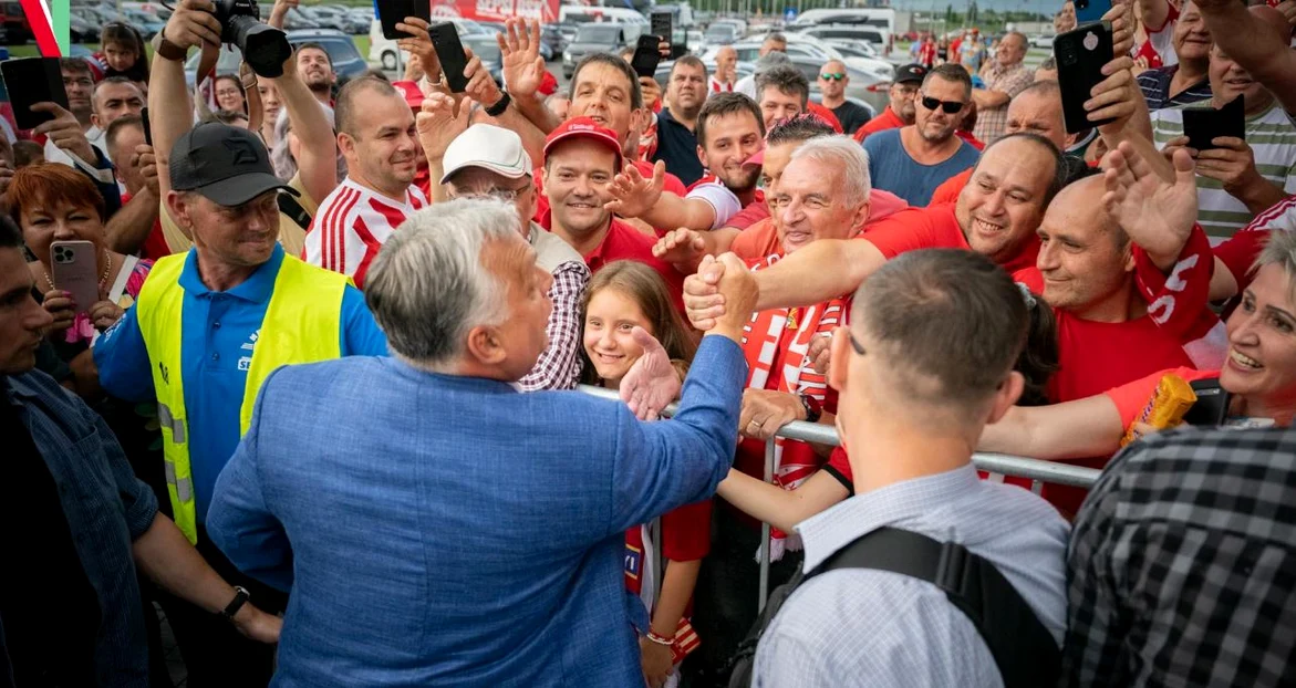 Anul trecut, Viktor Orban a fost la meciul Sepsi - FCU Craiova. Foto Facebook