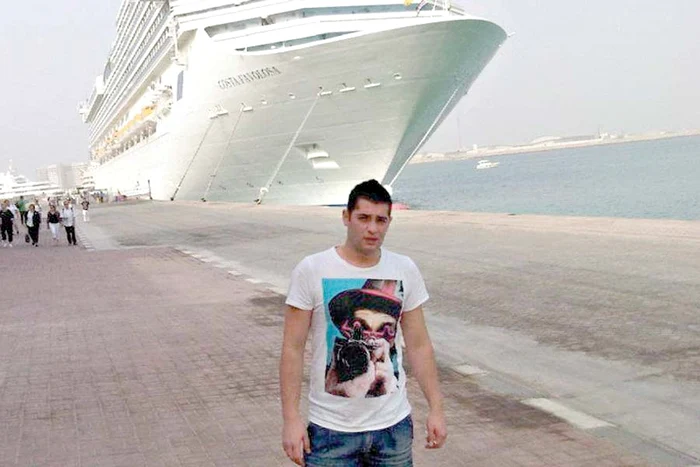 Alexandru Bănescu s-a  angajat pe nava Costa  Favolosa, dar s-a întors  acasă curând, urmărit  de coşmaruri