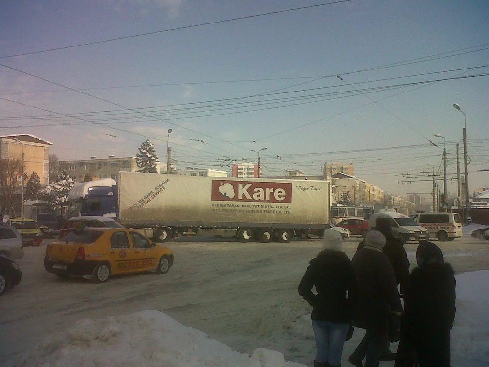 TIR-ul a blocat intersecţia 