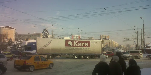 TIR-ul a blocat intersecţia
