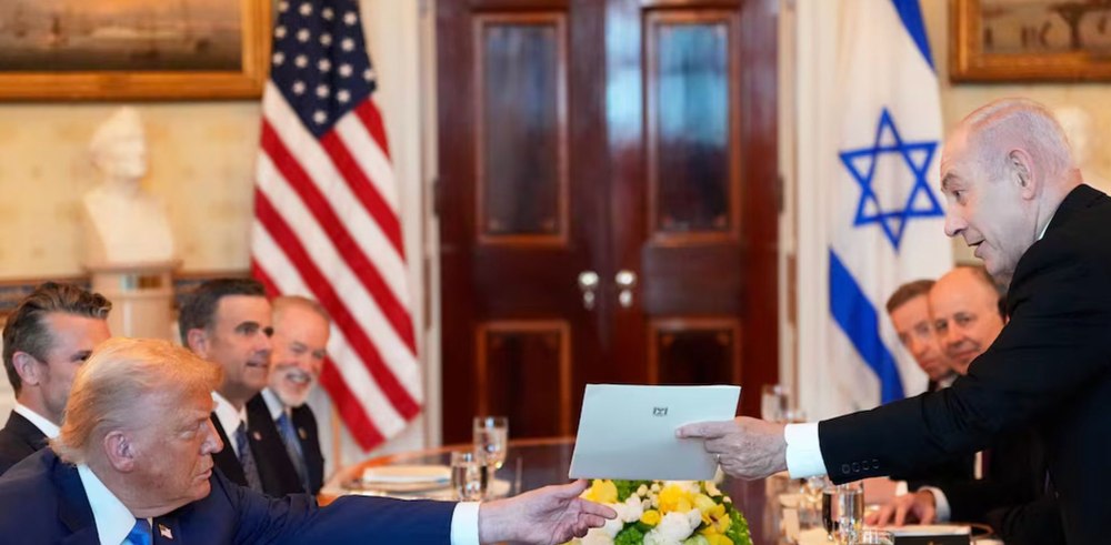 Netanyahu i-a oferit lui Donald Trump un cadou simbolic, în timpul unei cine la Casa Albă: „Venind de la tine, acest lucru este foarte însemnat”