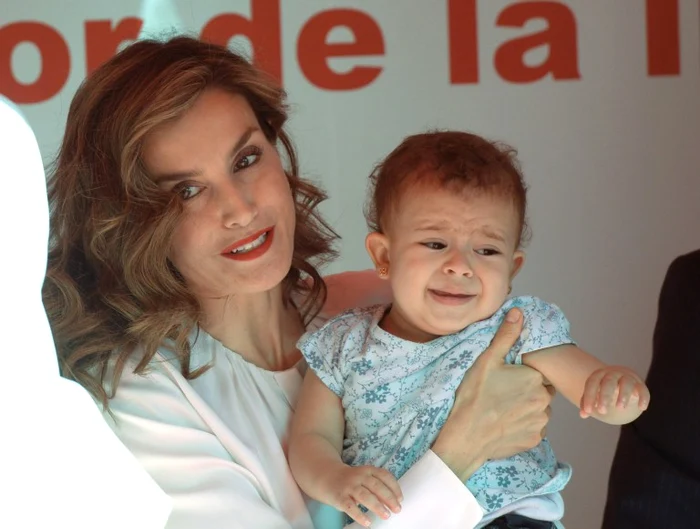 
    A încercat, fără succes, să consoleze un bebelușfoto: Hepta  