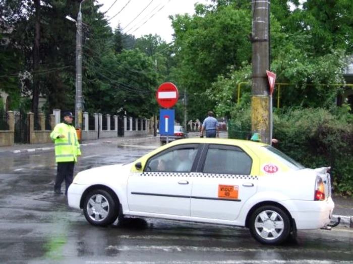 Lucrările la pasajul subteran au blocat traficul pe bulevardul Ştefan cel Mare