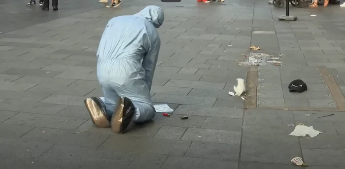 Criminaliștii au investigat zona atacului. FOTO captură video YouTube Sky News