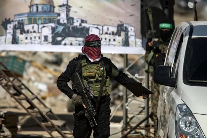 Luptător Hamas în timpul armistițiului din februarie FOTO EPA-EFE