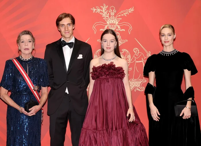 Prințesa Alexandra de Hanovra cu mama sa, Prințesa Caroline de Monaco, și Prințesa Beatrice Boromeo Instagram jpg