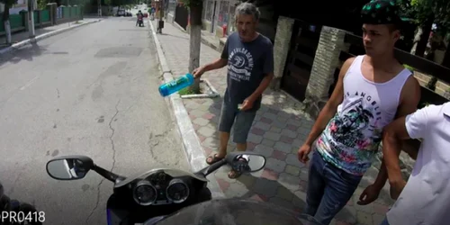 Localnici din Cernavodă întrebaţi de drumul spre Hârşova Sursa Facebook Iulian Băncău