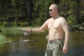 Vladimir Putin, la pescuit în bustul gol  (Foto: Reuters) jpeg