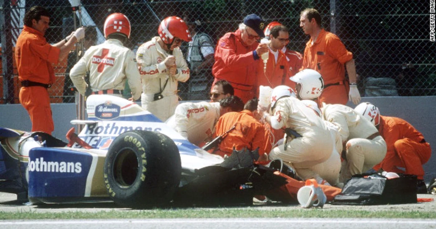 Doctorii i-au acordat în zadar îngrijiri medicale lui Ayrton Senna FOTO Wikipedia