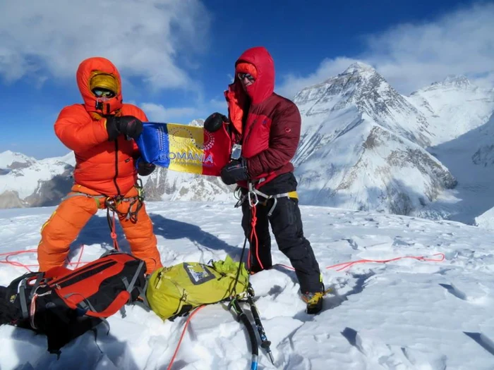 alpinisit români pe vârful pumori foto romeo popa