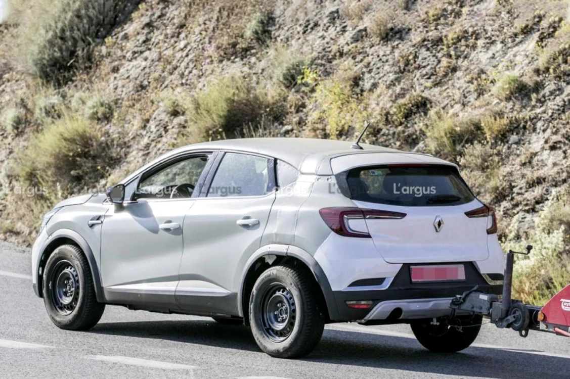 Viitorul Duster a fost surprins în teste camuflat sub sigla Renault