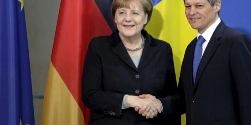 Dacian Cioloş si Angela Merkel FOTO AP 