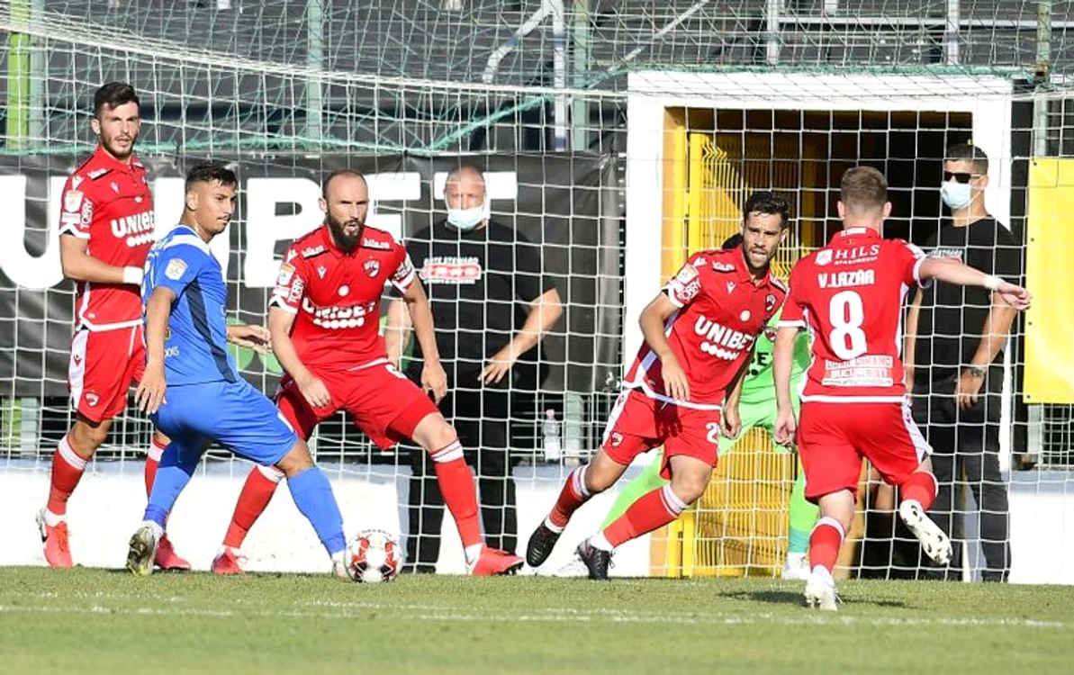 
    Dinamoviștii vor juca 7 meciuri în 17 zileFOTO: Sportpictures.eu  