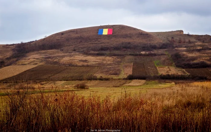 Drapelul este vizibil de la o distanţă de peste 6 km FOTO Adrian Sav