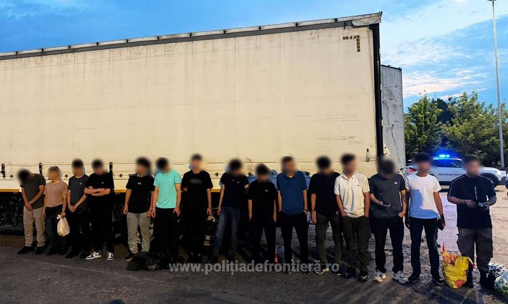 Șofer turc arestat după ce polițiștii de frontieră din Giurgiu au găsit în autocamionul său 15 imigranți