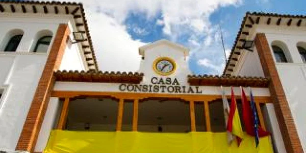 Primăria din Pinto a dat tonul acţiunii "Galben la balcon pentru Contador" sursa: sermadridsur.com