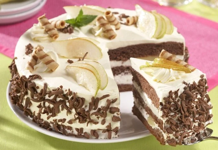 Află cum se prepară cel mai bun tort de ciocolata cu pereclickpoftabuna.ro