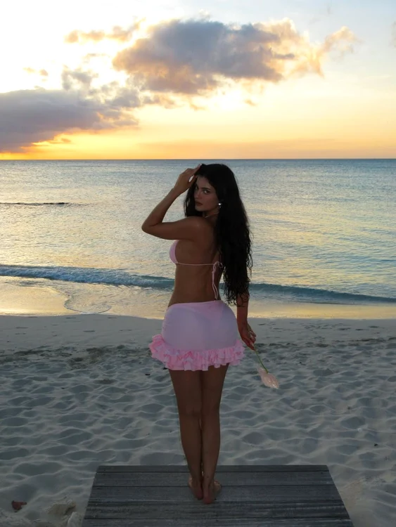 Kylie Jenner s-a pozat pe plajă (Foto: Instagram)