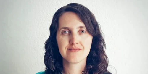 Melanie Wolfson - o israeliană de origine britanică a dat în judecată easyJet după ce i s-a cerut să-şi schimbe locul în avion în favoarea unor ultraordocoşi FOTO via The Guardian 