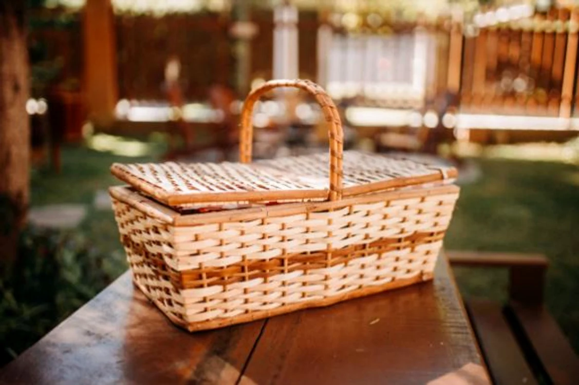 Află acum de ce ai nevoie pentru a amenaja o curte cu aspect rustic! Sursă foto: pexels.com