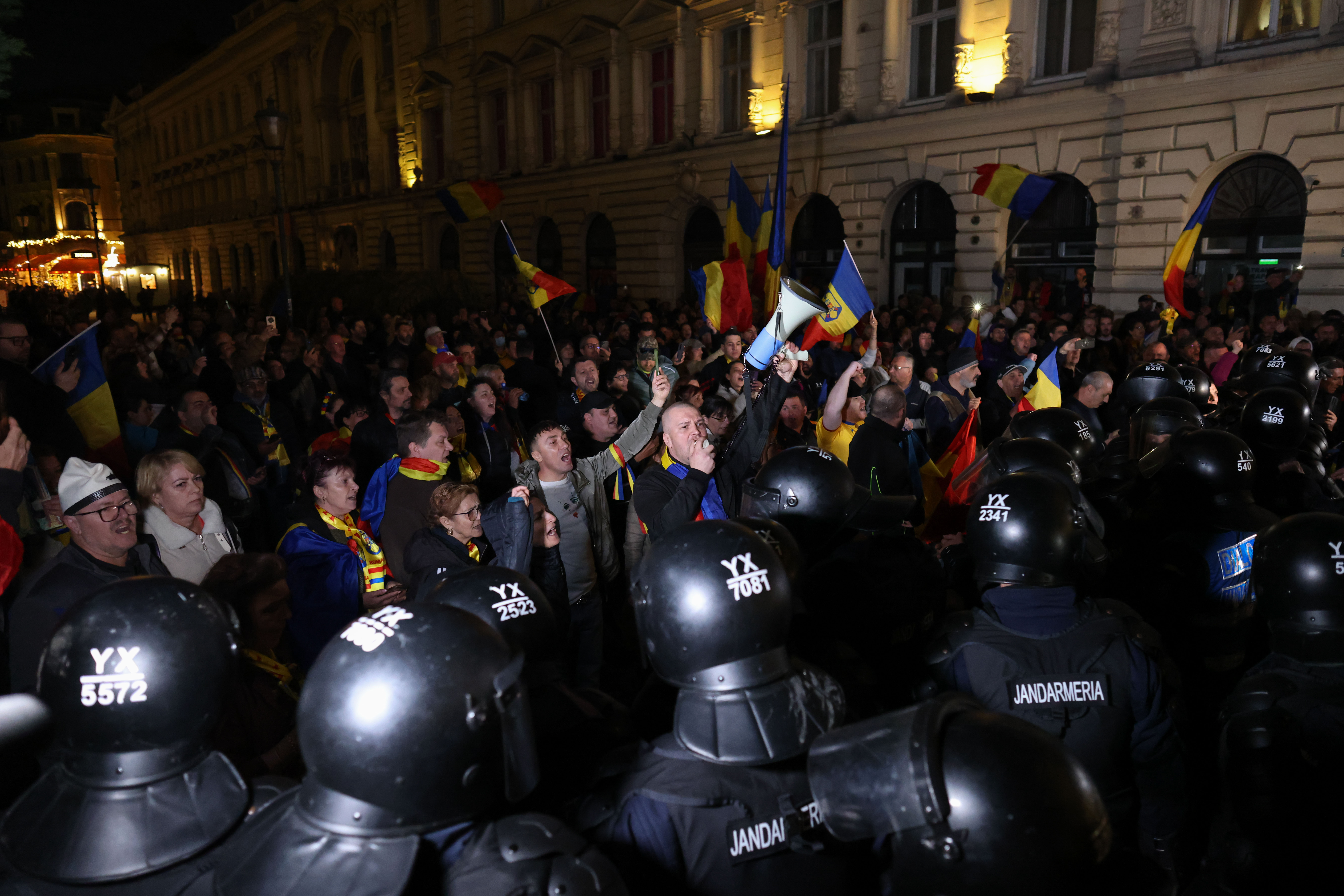 Proteste față de decizia BEC de a respinge candidatura lui Calin Georgescu FOTO  Inquam Photos / George Calin 