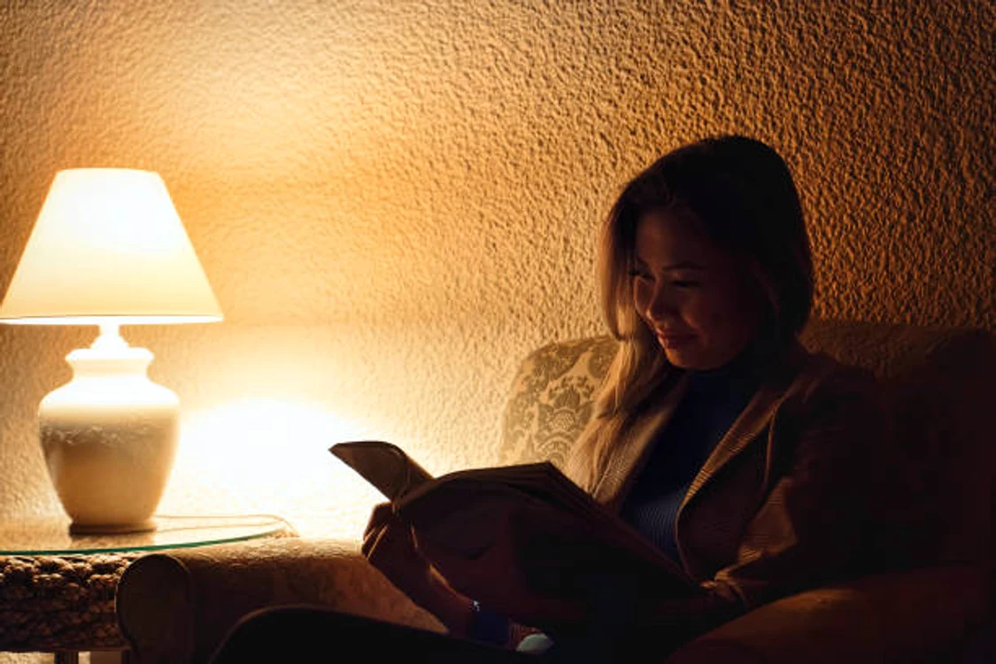 Activități care ne fac plăcere pot fi periculoase pentru ochi, dacă nu adaptăm lumina FOTO iStock