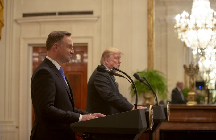 Preşedintele american Donald Trump şi omologul său polonez Andrzej Duda (primul din imagine) într-o conferinţă de presă la Casa Albă FOTO EPA-EFE