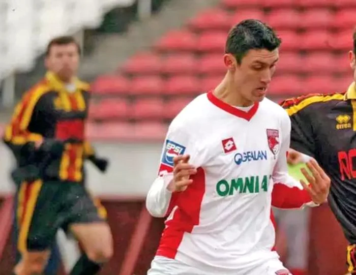 
    Ciprian Marica e acuzat că a uitat de unde a plecat şi a trădat culorile alb şi roşu, dar fotbalistul spune că n-a fost dorit cu adevărat înapoi în Ştefan cel MareFoto Click!  