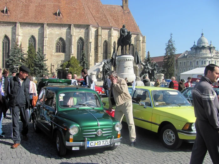 Peste 20 de bijuterii pe patru roţi au defilat pe străzile Clujului FOTO: Florina Pop