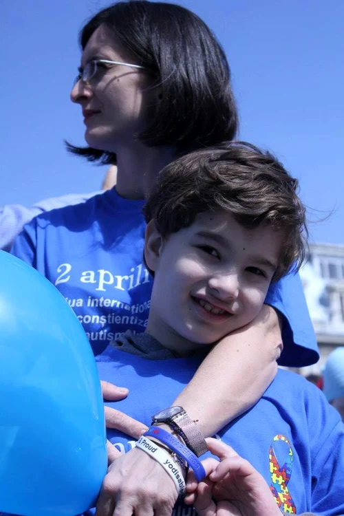 "Am senzaţia, de multe ori, că lătrăm la lună" dialog cu Andreea SORESCU jpeg