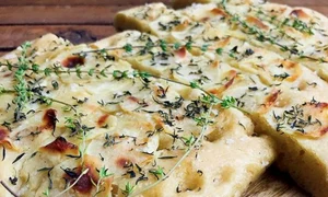 1 foccacia cu usturoi png png