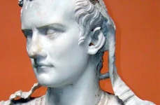 Nebunia împăratului Caligula jpeg