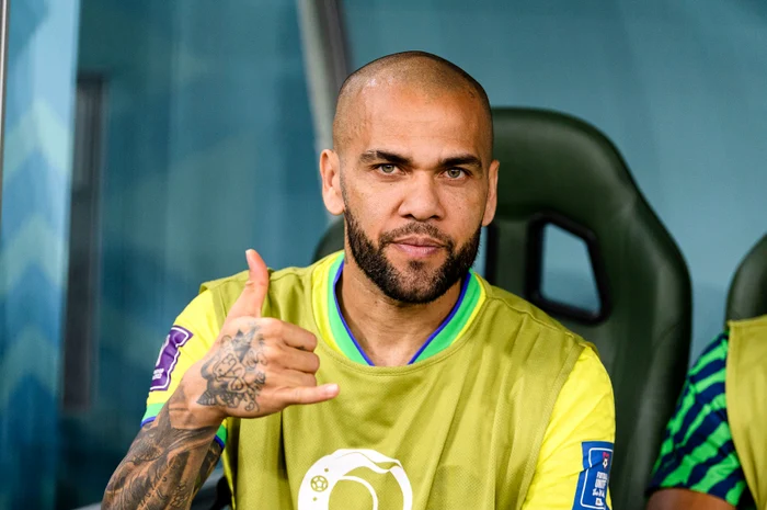 Dani Alves, pe banca de rezerve la Mondialul din Qatar, în 2022. FOTO: Arhiva Adevărul