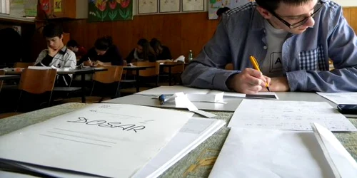 Liceenii şi-au testat cunoştinţele la chimie, fizică, biologie și geografie