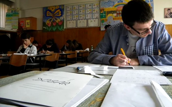 Liceenii şi-au testat cunoştinţele la chimie, fizică, biologie și geografie