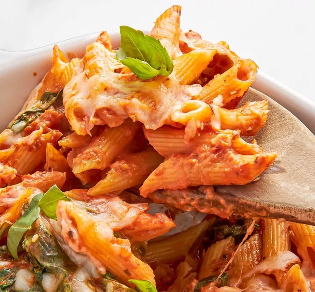 Penne alla Vodka, un preparat rafinat care necesită mai puțin de 10 minute de pregătire. Rețeta „fără fierbere, fără mizerie” 