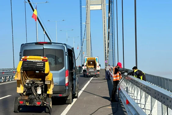 Au fost probleme și cu parapeții metalici, care au trebuit refixați FOTO CNAIR