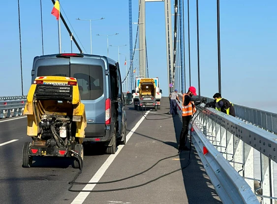 Șuruburi verificare pe podul de la Brăila. FOTO CNAIR / Facebook