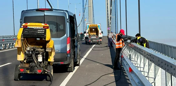 Verificare șuruburi pod FOTO: CNAIR
