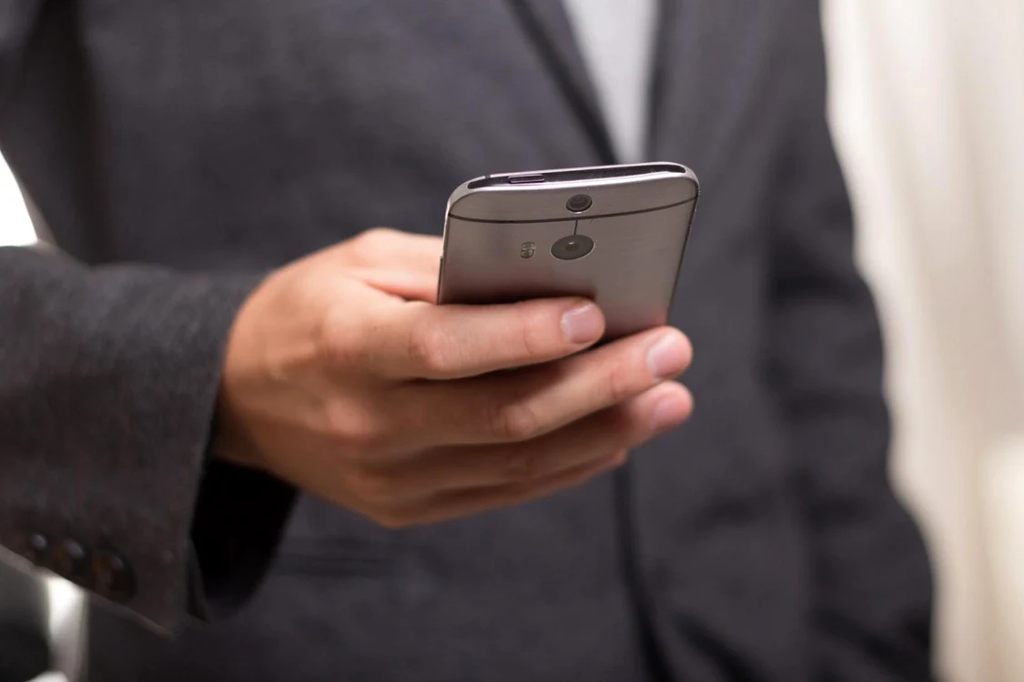 În cadrul investigației sunt verificate inclusiv telefoanele personale ale persoanelor implicate
