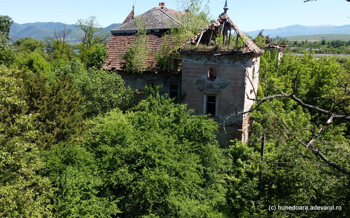 Castelul Nalați din Țara Hațegului. Foto: Daniel Guță