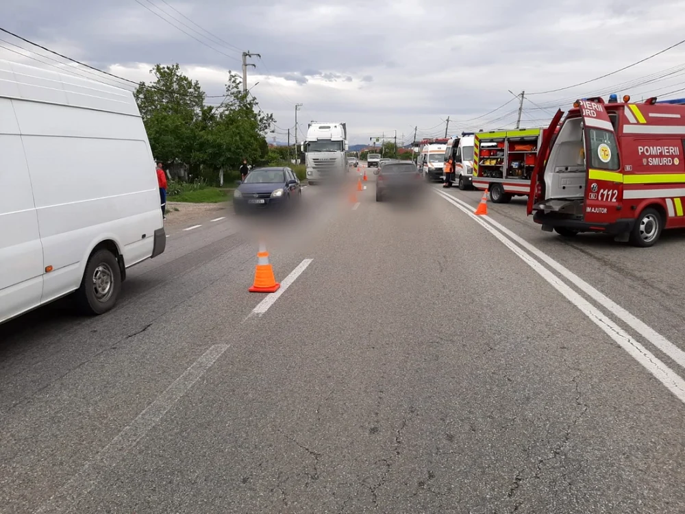 Autoturism răsturnat la ieşire din Râmnicu Vâlcea chiar lângă sediul Poliţiei Rutiere Vâlcea Foto Adevărul