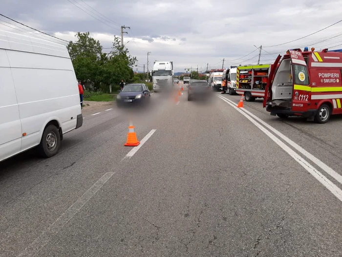 Autoturism răsturnat la ieşire din Râmnicu Vâlcea chiar lângă sediul Poliţiei Rutiere Vâlcea Foto Adevărul