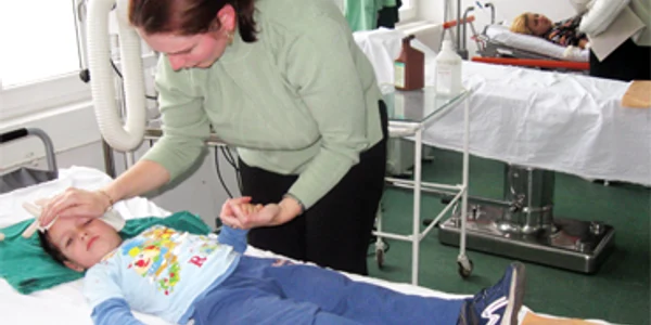 Băieţel de trei ani, rănit grav la grădiniţă