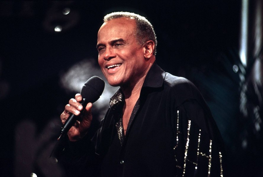 Harry Belafonte a murit. Faimosul cântăreț și actor care a distrus barierele rasiale avea 96 de ani FOTO VIDEO
