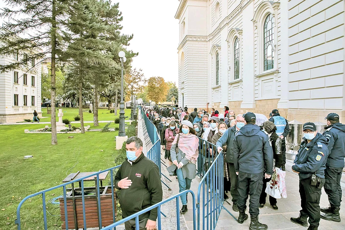 Mulţi dintre credincioşi au respectat regulile de protecţie