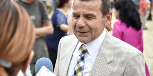 medicul cristian răchitan la nedeie in mehedinti FOTO Alexandra Georgescu